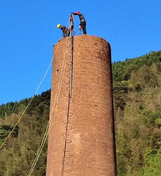 高空拆除公司:我們?cè)谛袆?dòng),安全環(huán)保,一步到位！